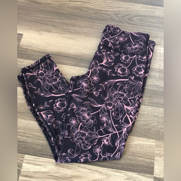 Fabletics Pink and Black Floral Leggings - Picture 2 of 7